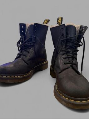 Dr. Martens Beige Shearling Lined Boot Interior Label